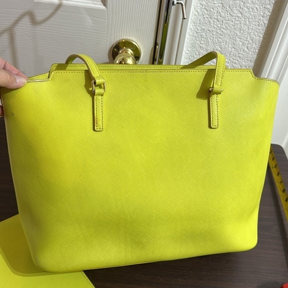 MCM Tote with free Pouch - Picture 7 of 10